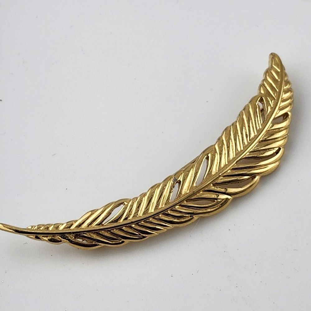 Vintage Signed MONET  Large Gold-tone‎ Leaf Brooch Pin 3.75"Elegant Figural READ